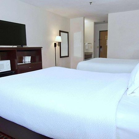 Ramada By Wyndham Tell City Екстериор снимка