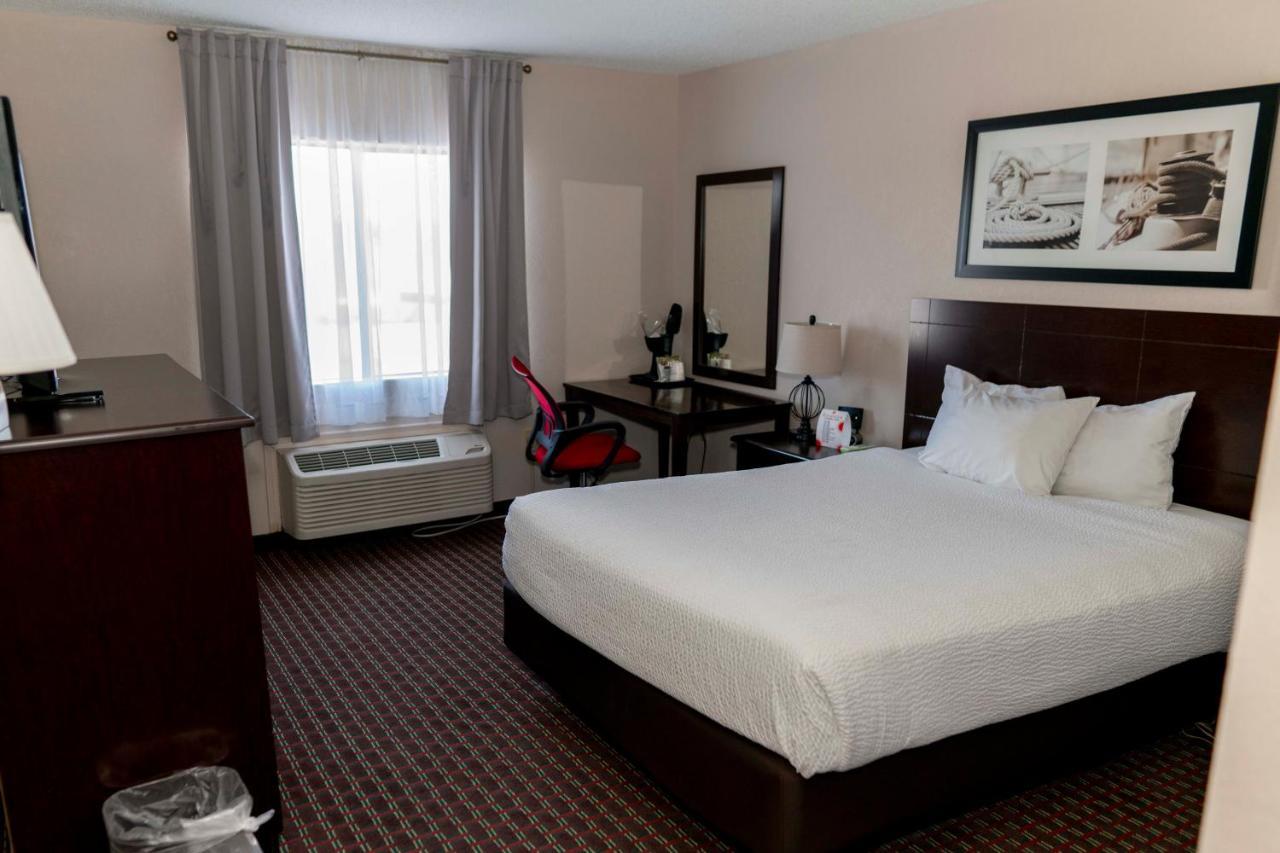 Ramada By Wyndham Tell City Екстериор снимка
