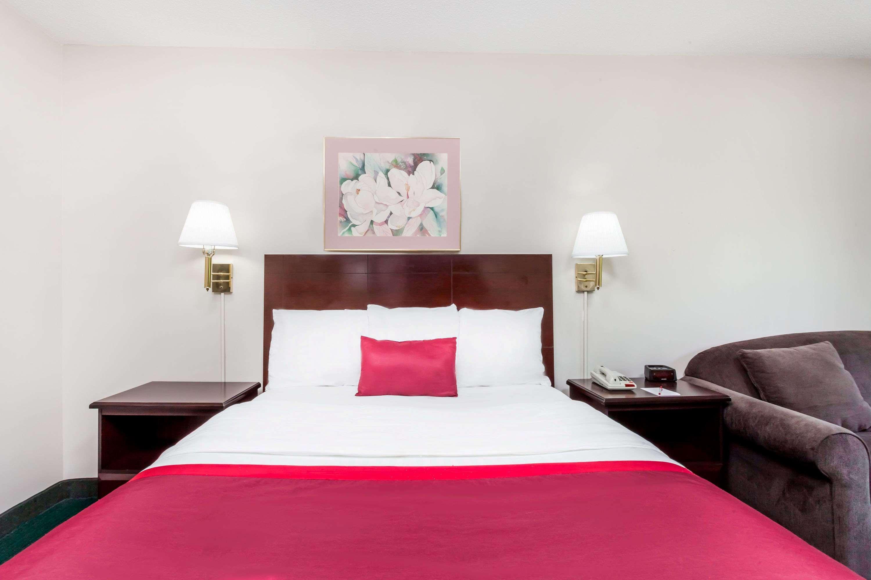 Ramada By Wyndham Tell City Екстериор снимка
