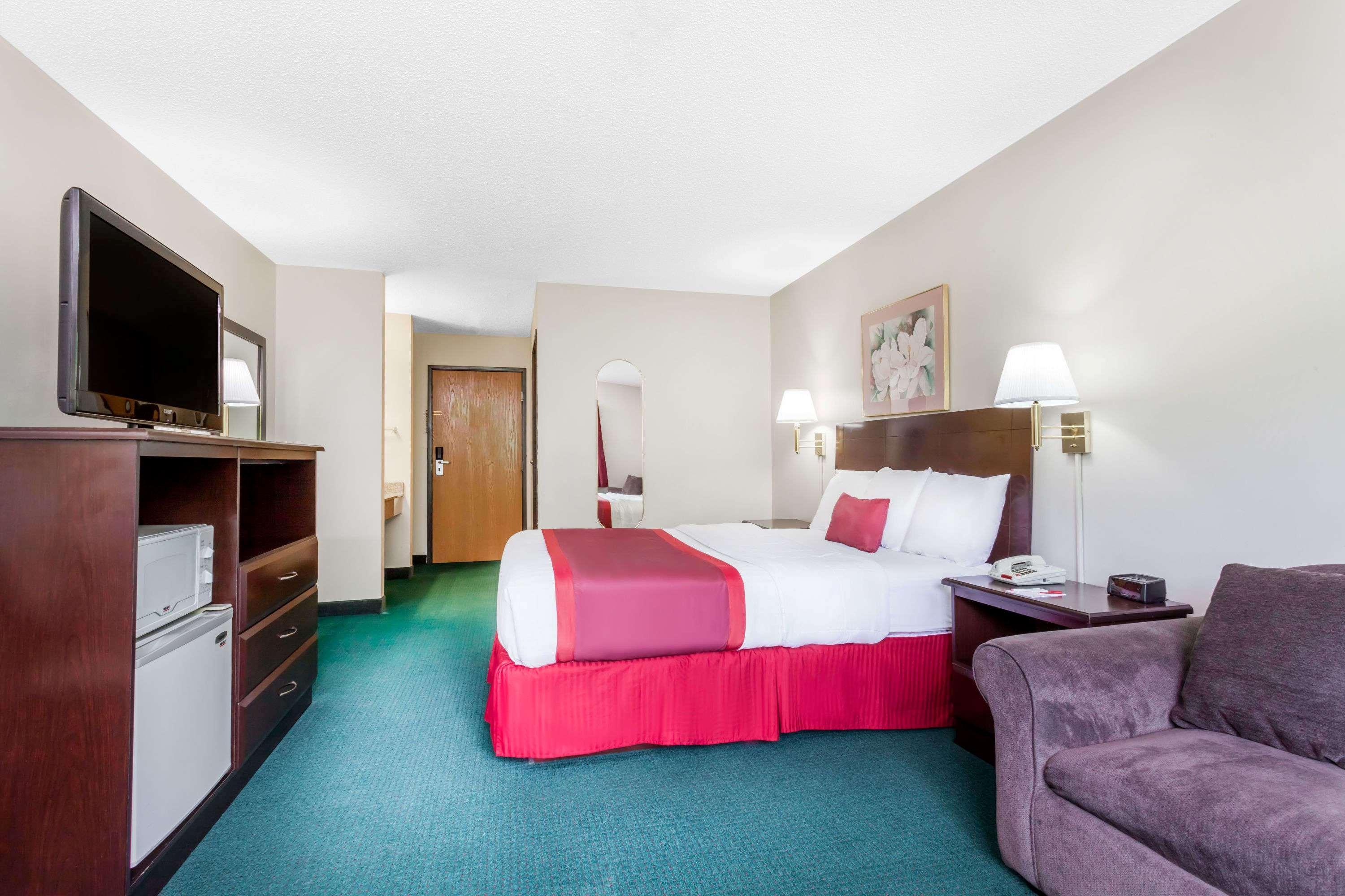 Ramada By Wyndham Tell City Екстериор снимка