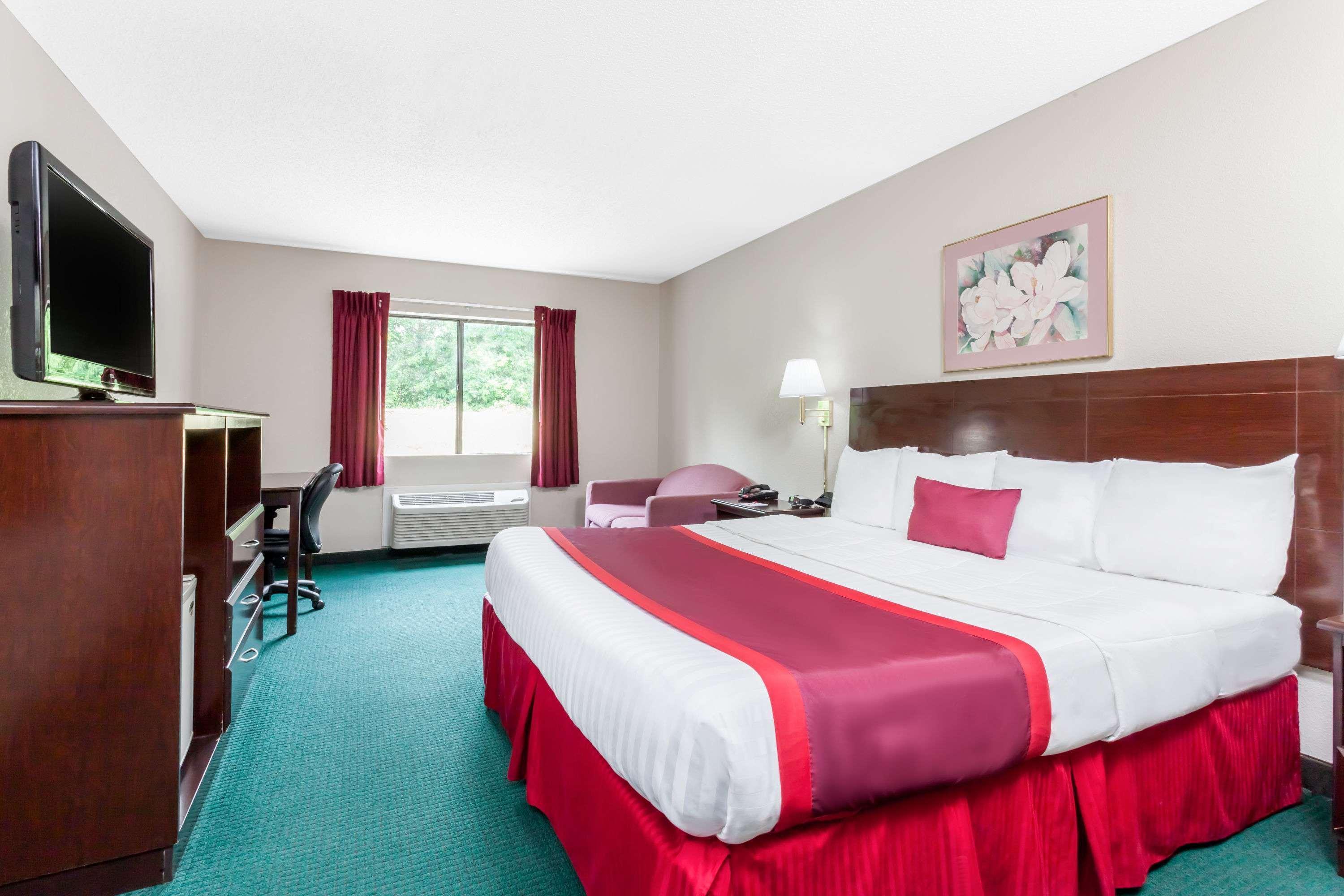 Ramada By Wyndham Tell City Екстериор снимка