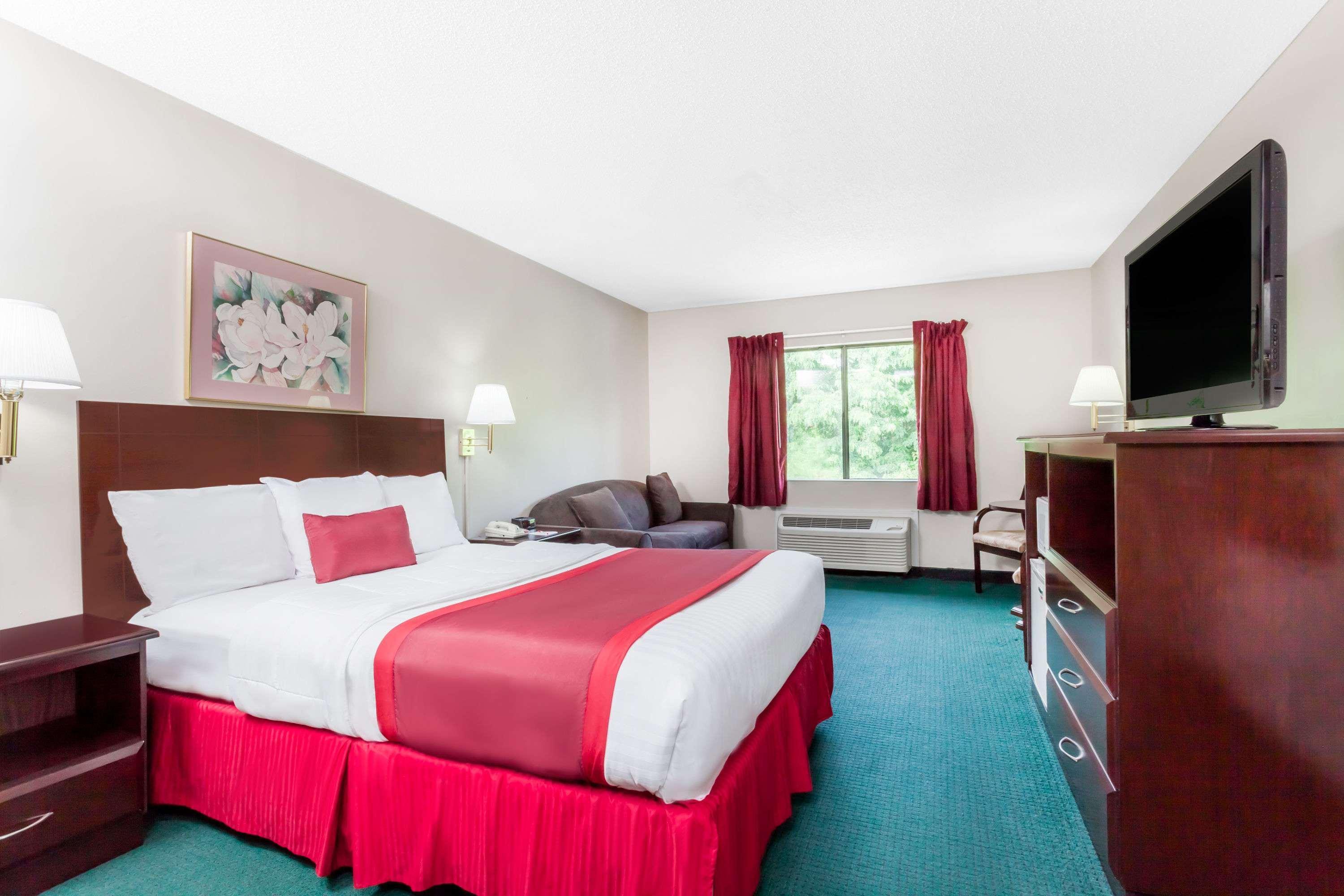 Ramada By Wyndham Tell City Екстериор снимка