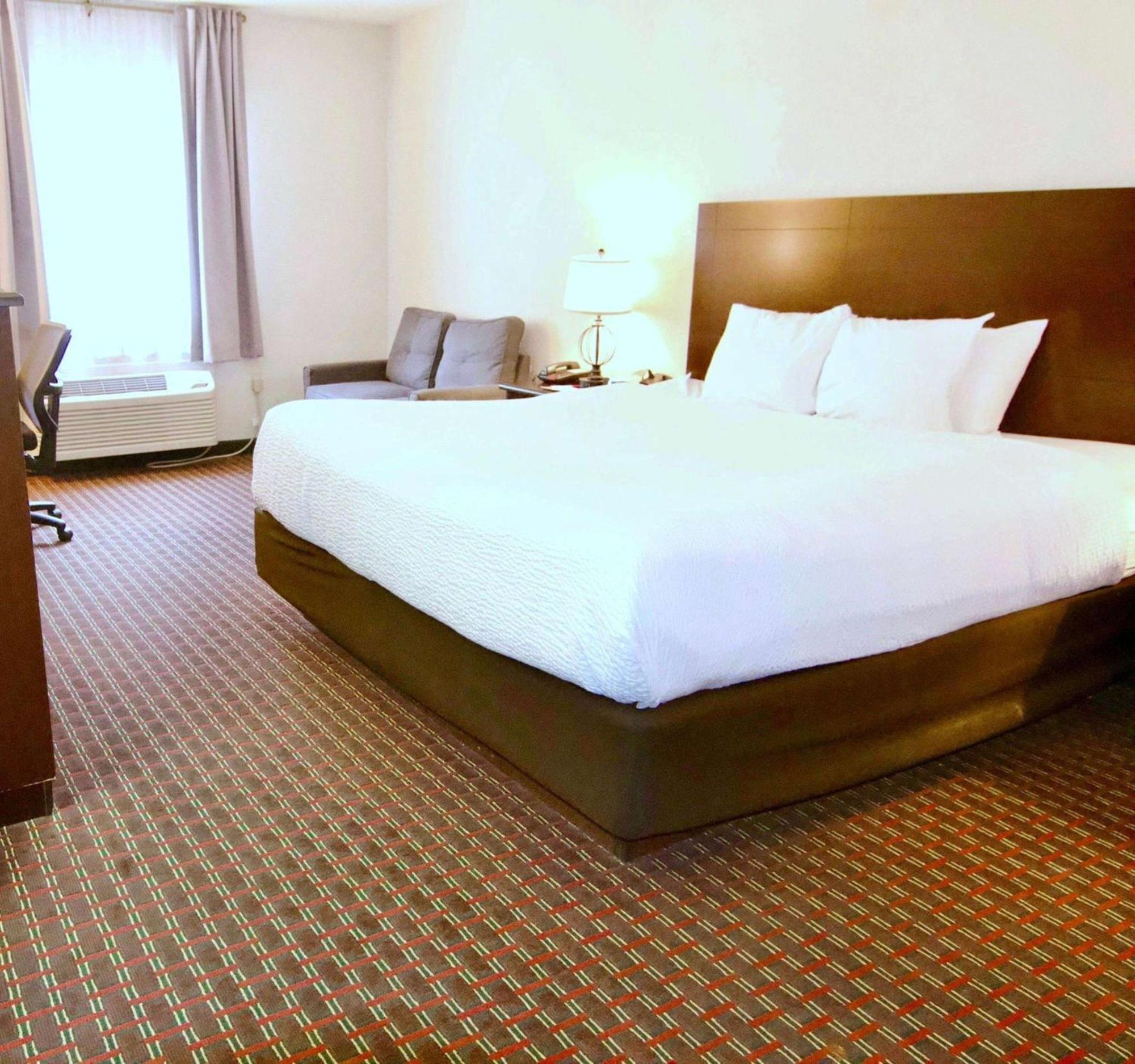 Ramada By Wyndham Tell City Екстериор снимка
