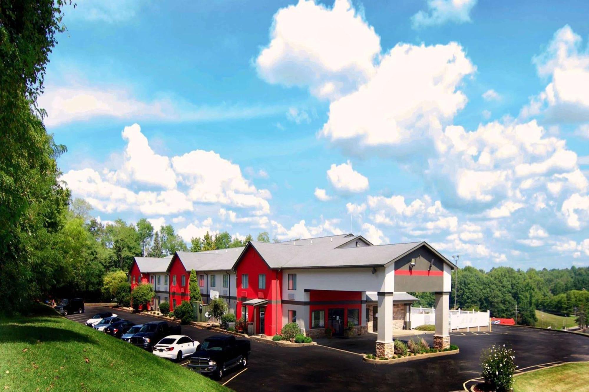 Ramada By Wyndham Tell City Екстериор снимка
